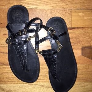EUC Vince Camuto Black Leather Thongs/Sandals Size 6